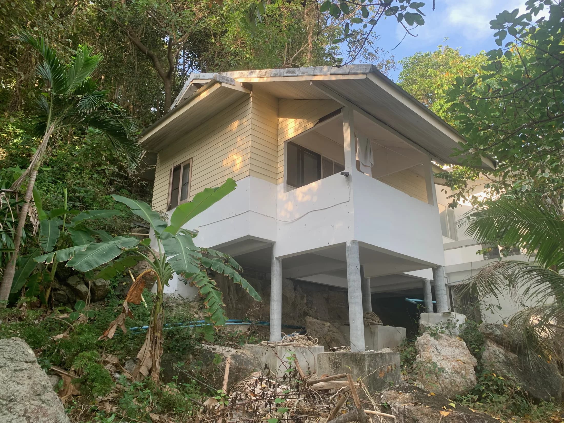 Existing Haad Salad house sitting above natural rock and tropical planting