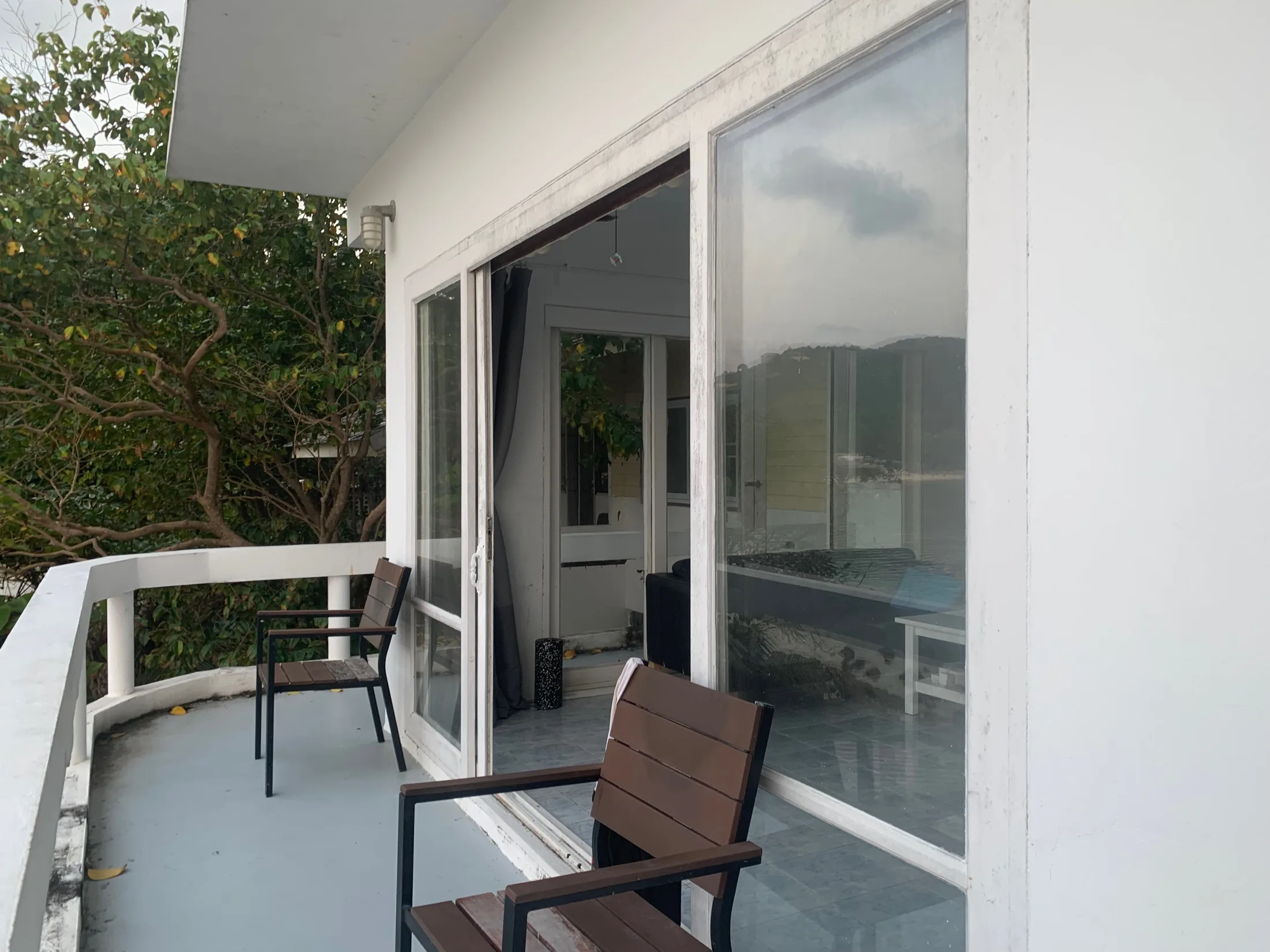 Glass-fronted terrace at the existing Haad Salad waterfront house